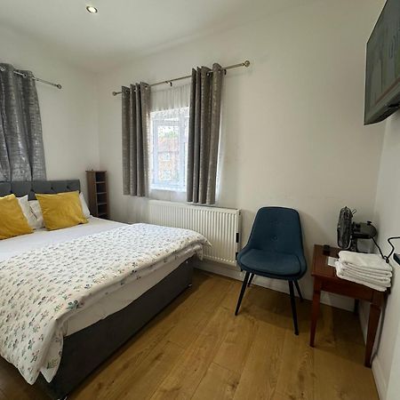 3Rd Studio Flat With Private Toilet And Bathroom Setup For Family Enjoyment 134 Keedonwood Road 布罗姆利 外观 照片