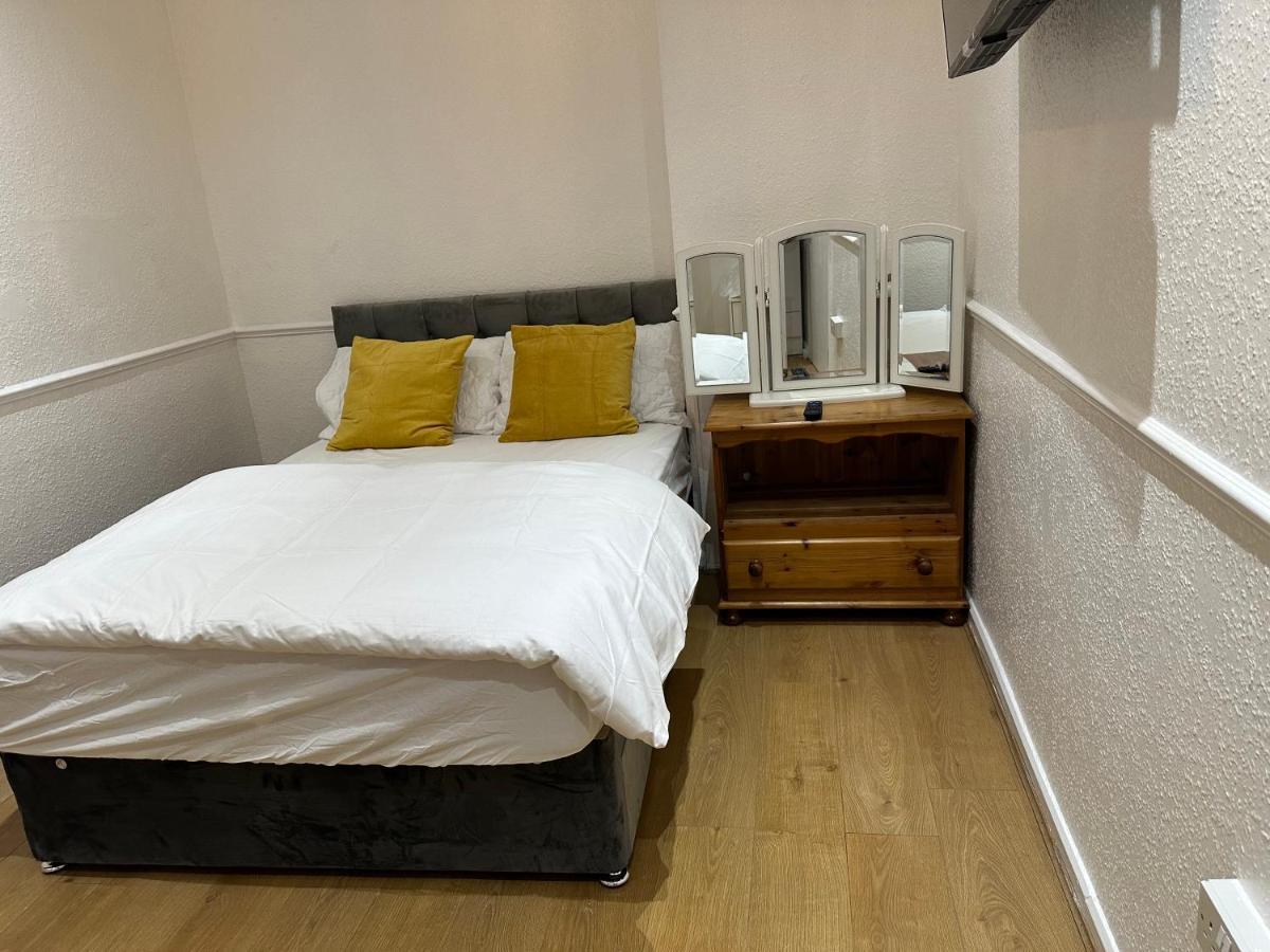 3Rd Studio Flat With Private Toilet And Bathroom Setup For Family Enjoyment 134 Keedonwood Road 布罗姆利 外观 照片