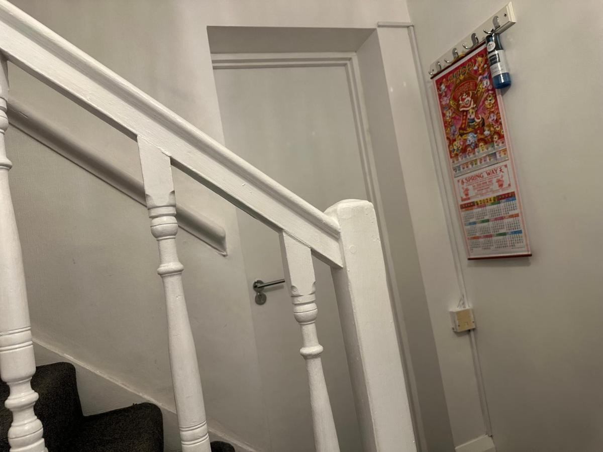 3Rd Studio Flat With Private Toilet And Bathroom Setup For Family Enjoyment 134 Keedonwood Road 布罗姆利 外观 照片