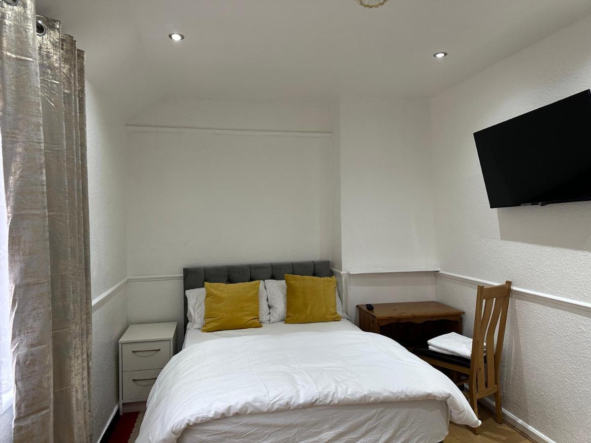 3Rd Studio Flat With Private Toilet And Bathroom Setup For Family Enjoyment 134 Keedonwood Road 布罗姆利 外观 照片
