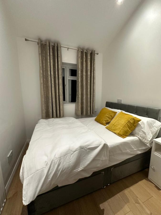 3Rd Studio Flat With Private Toilet And Bathroom Setup For Family Enjoyment 134 Keedonwood Road 布罗姆利 外观 照片