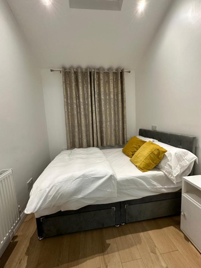 3Rd Studio Flat With Private Toilet And Bathroom Setup For Family Enjoyment 134 Keedonwood Road 布罗姆利 外观 照片