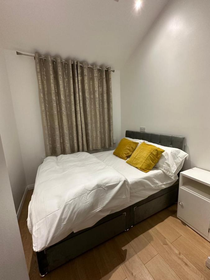 3Rd Studio Flat With Private Toilet And Bathroom Setup For Family Enjoyment 134 Keedonwood Road 布罗姆利 外观 照片