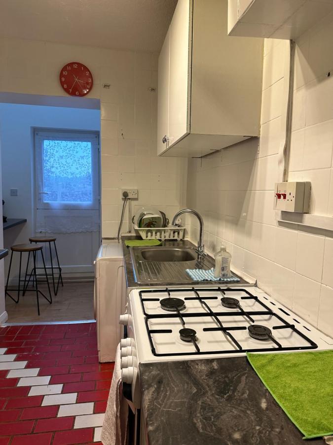 3Rd Studio Flat With Private Toilet And Bathroom Setup For Family Enjoyment 134 Keedonwood Road 布罗姆利 外观 照片