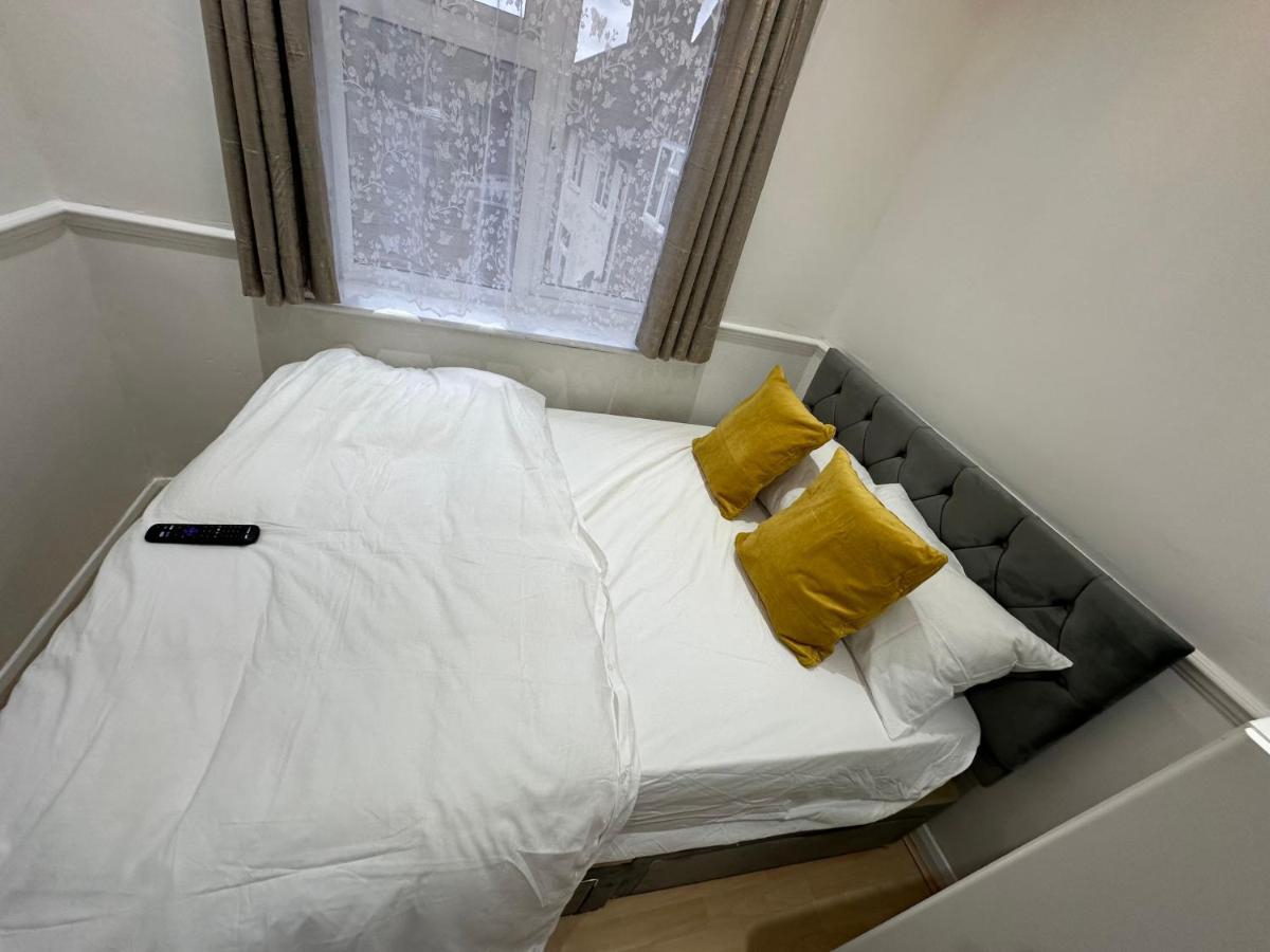 3Rd Studio Flat With Private Toilet And Bathroom Setup For Family Enjoyment 134 Keedonwood Road 布罗姆利 外观 照片