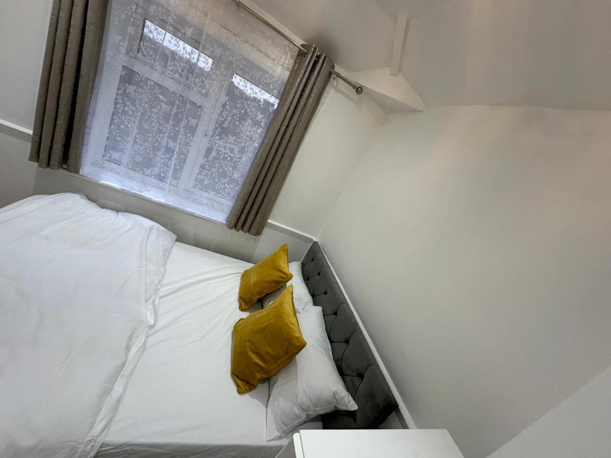 3Rd Studio Flat With Private Toilet And Bathroom Setup For Family Enjoyment 134 Keedonwood Road 布罗姆利 外观 照片