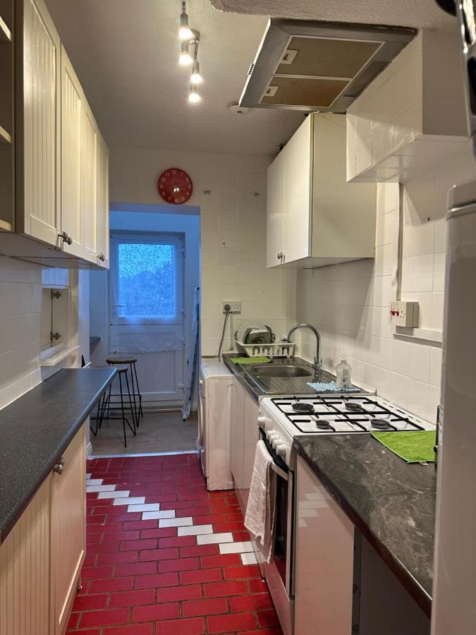 3Rd Studio Flat With Private Toilet And Bathroom Setup For Family Enjoyment 134 Keedonwood Road 布罗姆利 外观 照片