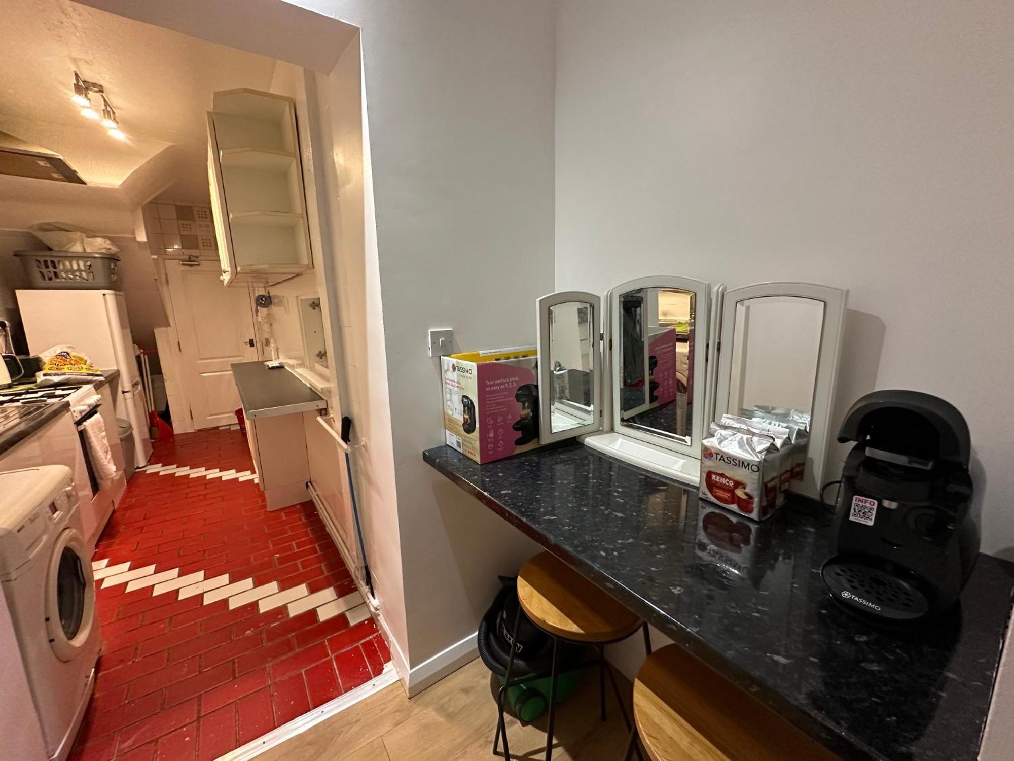 3Rd Studio Flat With Private Toilet And Bathroom Setup For Family Enjoyment 134 Keedonwood Road 布罗姆利 外观 照片
