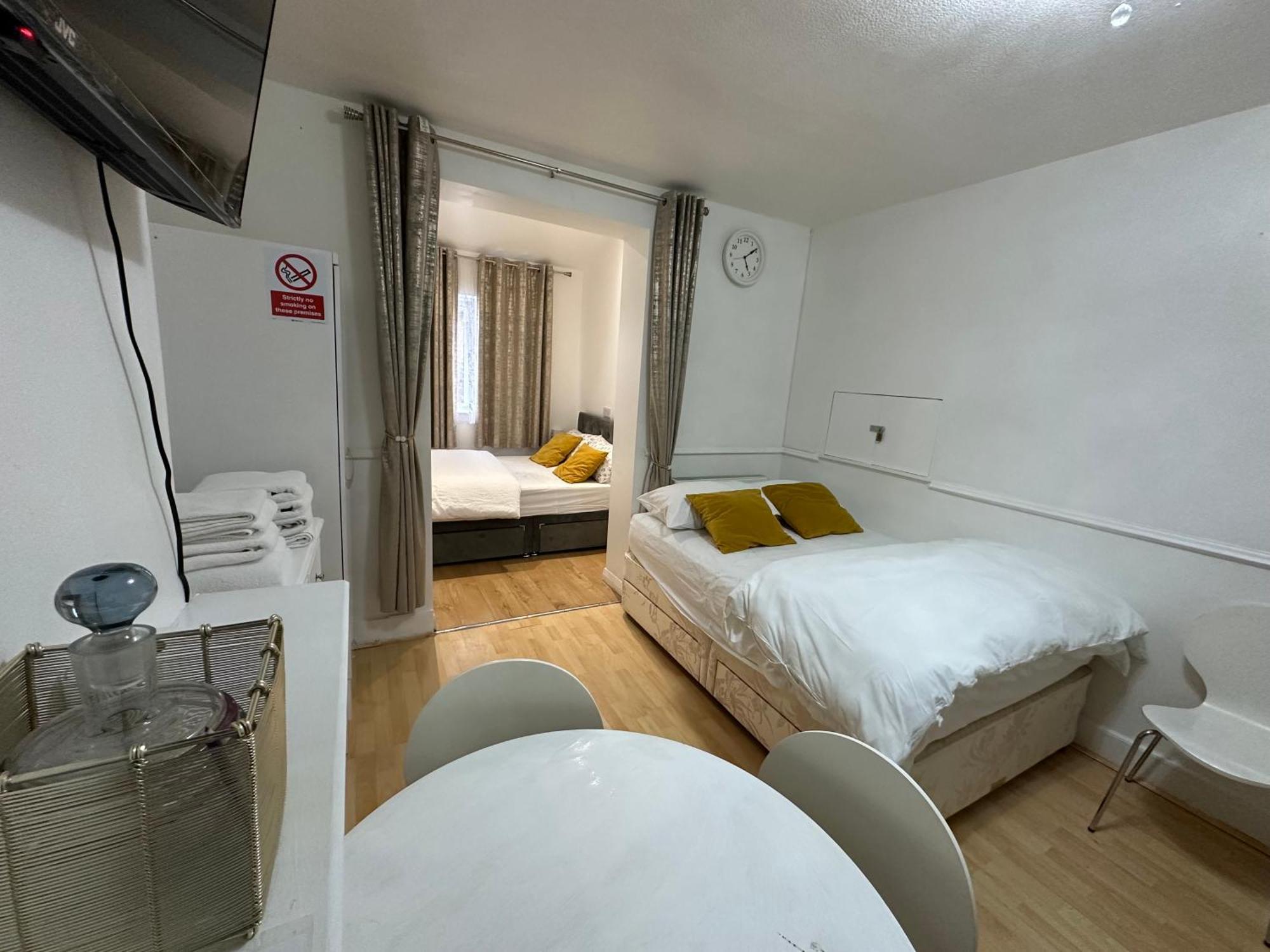 3Rd Studio Flat With Private Toilet And Bathroom Setup For Family Enjoyment 134 Keedonwood Road 布罗姆利 外观 照片