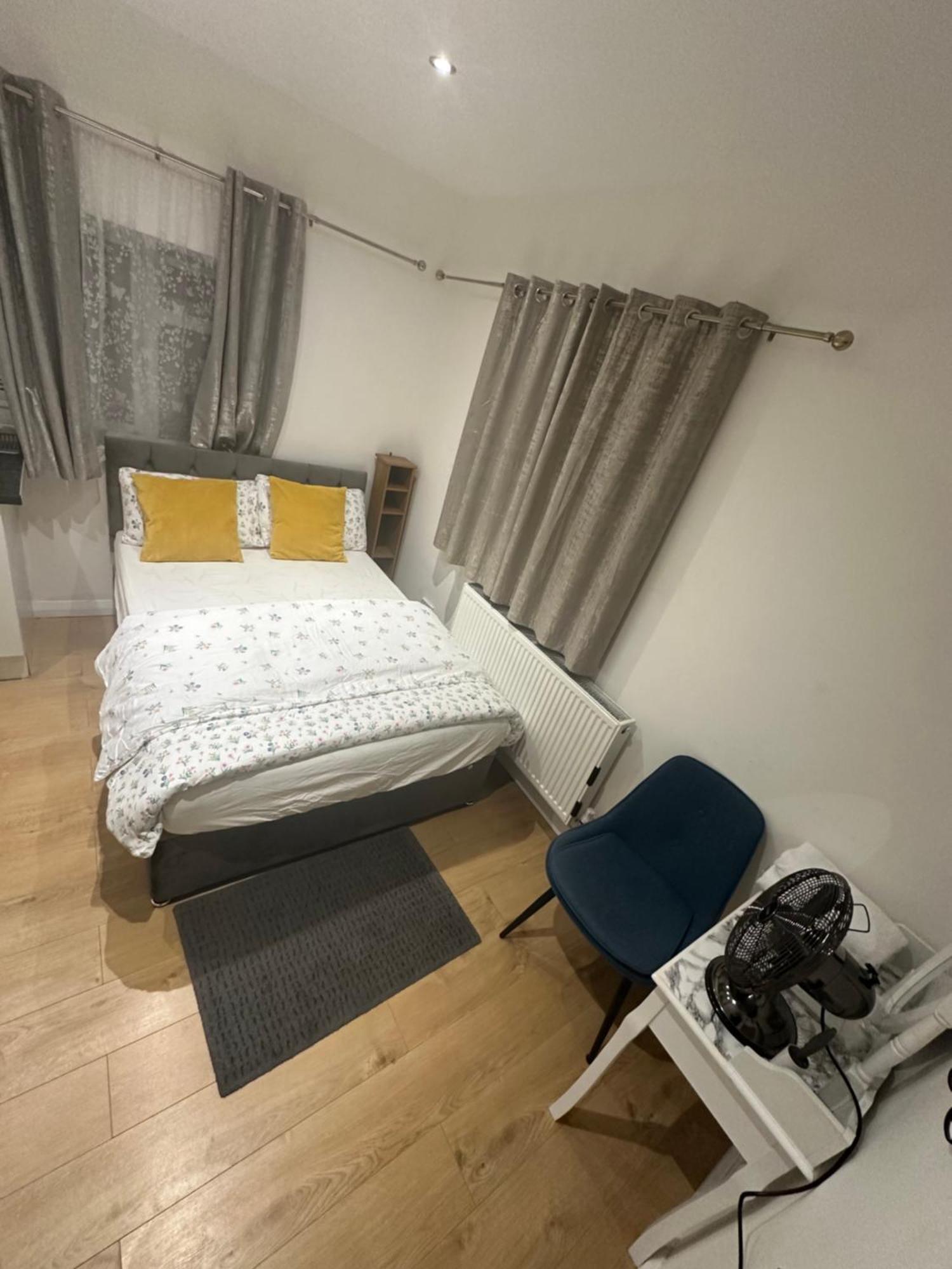 3Rd Studio Flat With Private Toilet And Bathroom Setup For Family Enjoyment 134 Keedonwood Road 布罗姆利 外观 照片
