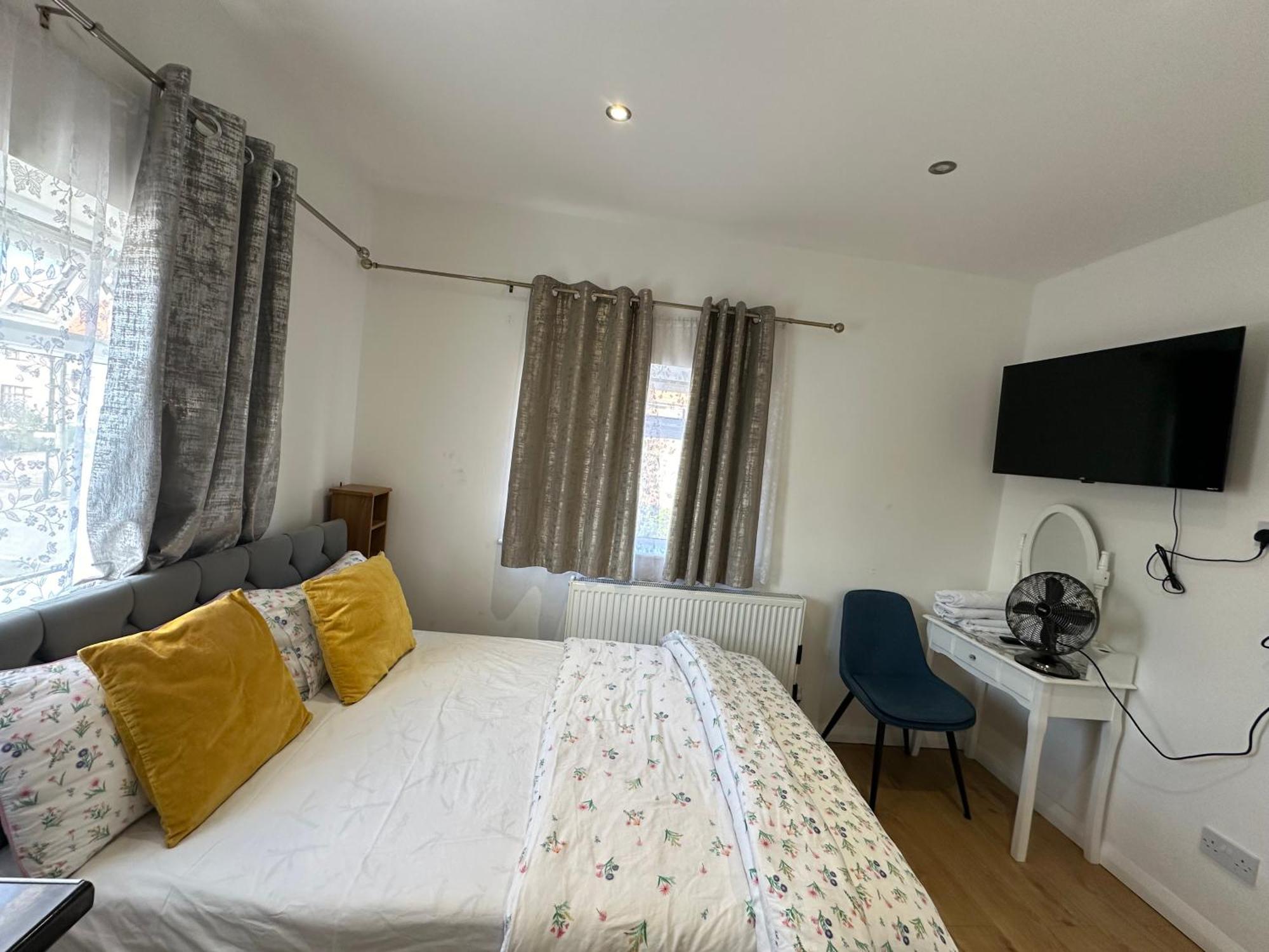 3Rd Studio Flat With Private Toilet And Bathroom Setup For Family Enjoyment 134 Keedonwood Road 布罗姆利 外观 照片