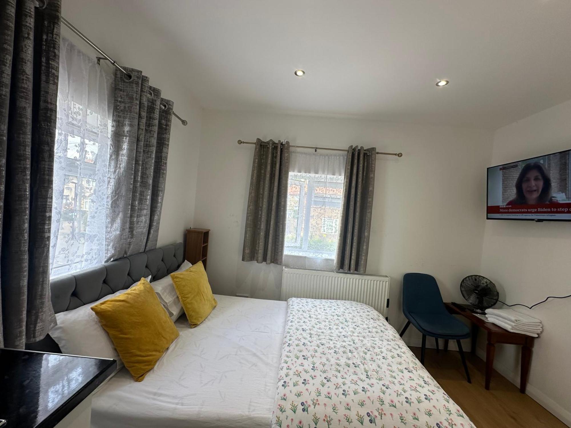 3Rd Studio Flat With Private Toilet And Bathroom Setup For Family Enjoyment 134 Keedonwood Road 布罗姆利 外观 照片