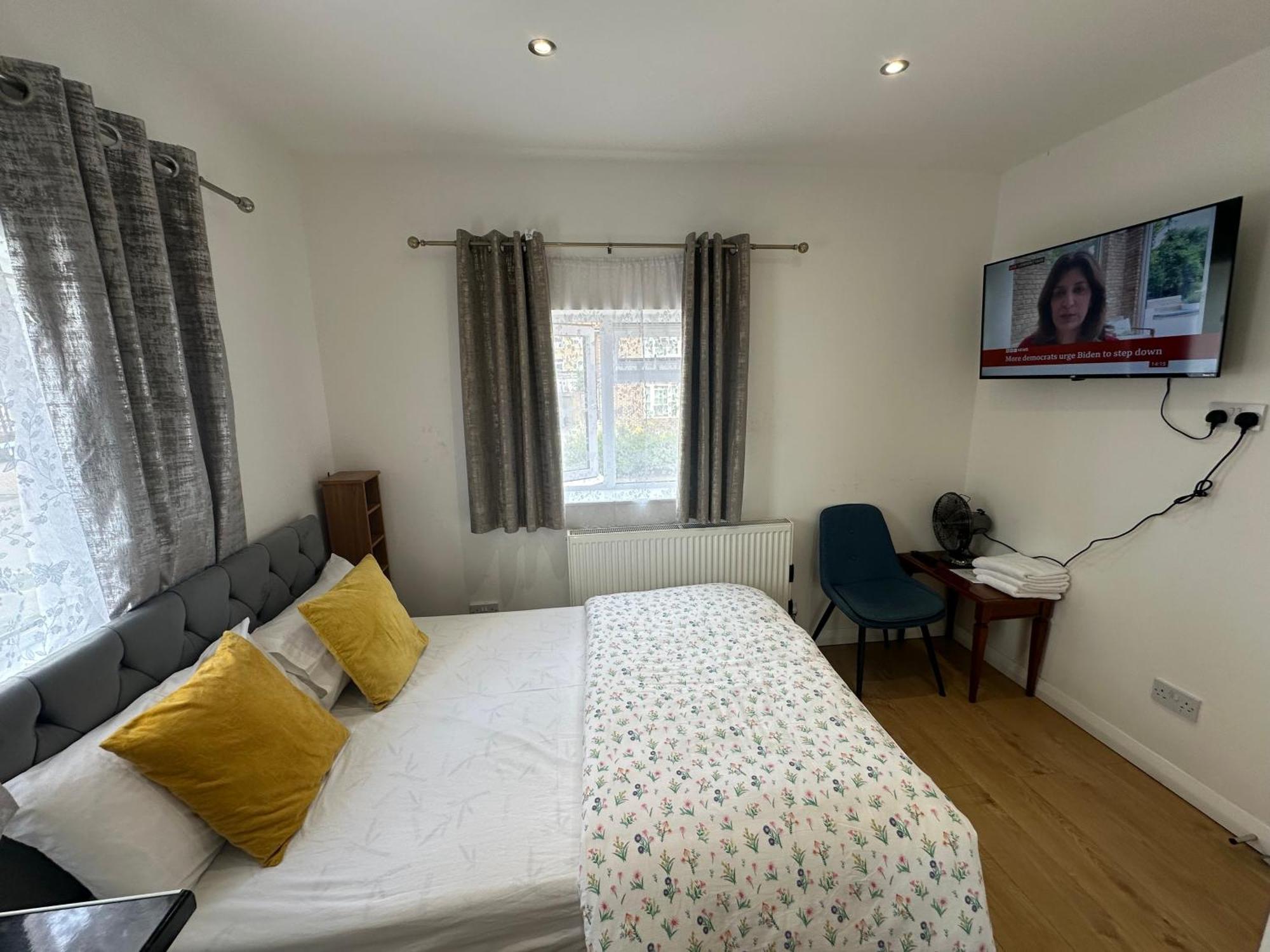 3Rd Studio Flat With Private Toilet And Bathroom Setup For Family Enjoyment 134 Keedonwood Road 布罗姆利 外观 照片